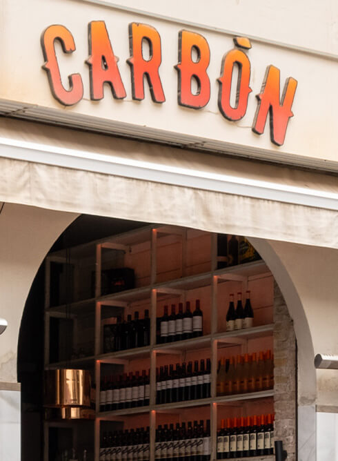 carbon-carbon-vertical-corporeo-fachada