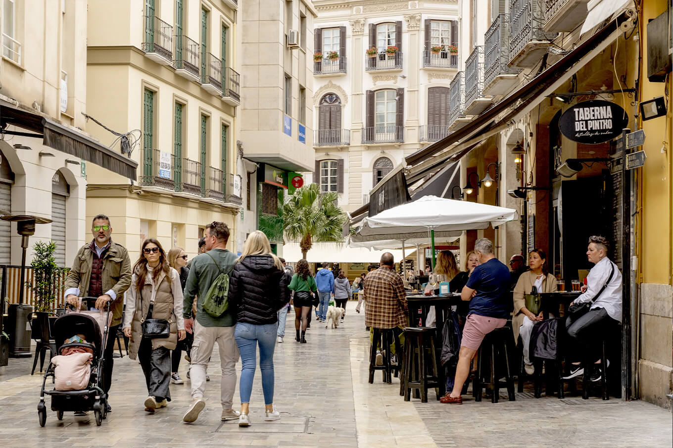 taberna-pintxo-exterior-horizontal-gente