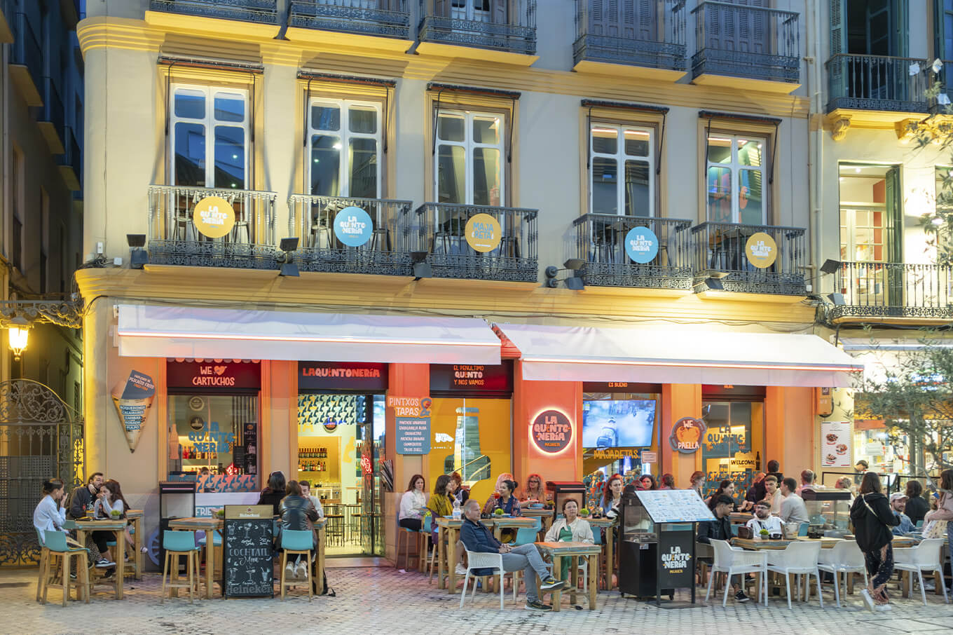 quintoneria-exterior-horizontal-noche
